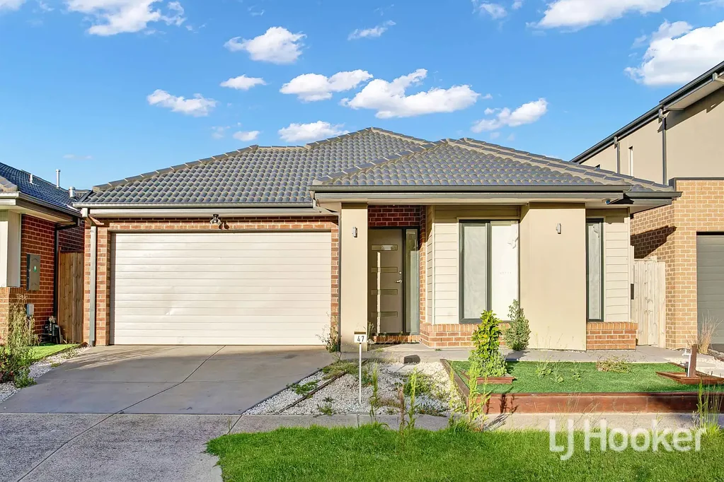 Point Cook 4chambre 47 Bruckner Drive, Point Cook - A Stylish, Low-Maintenance Family Home