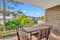 8/93 Sherwood Road, Toowong