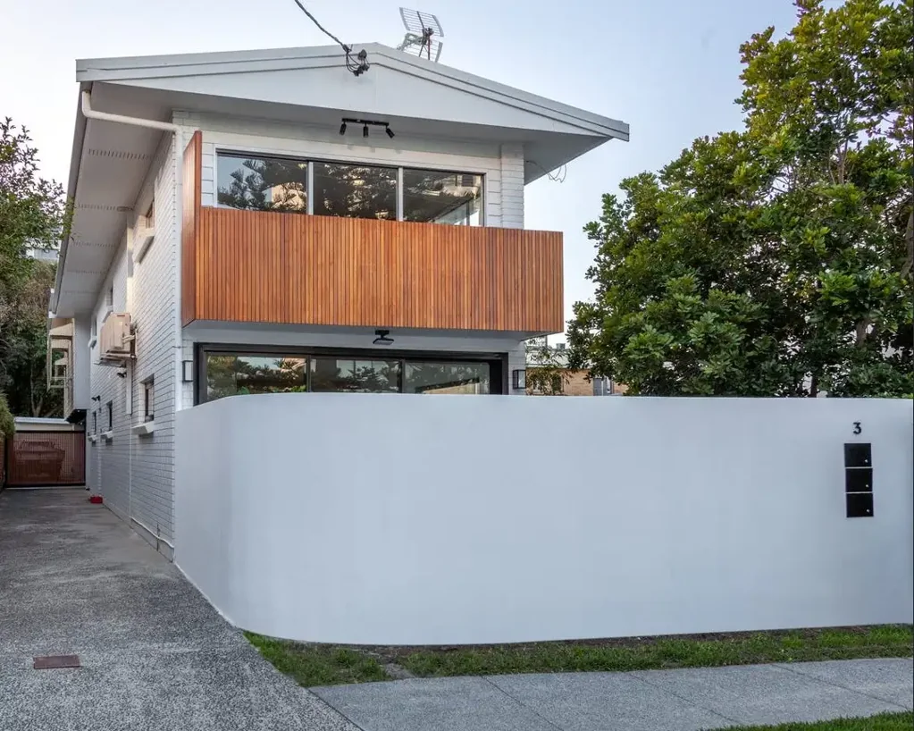 Currumbin Beauty - Just Seconds to the Beach!