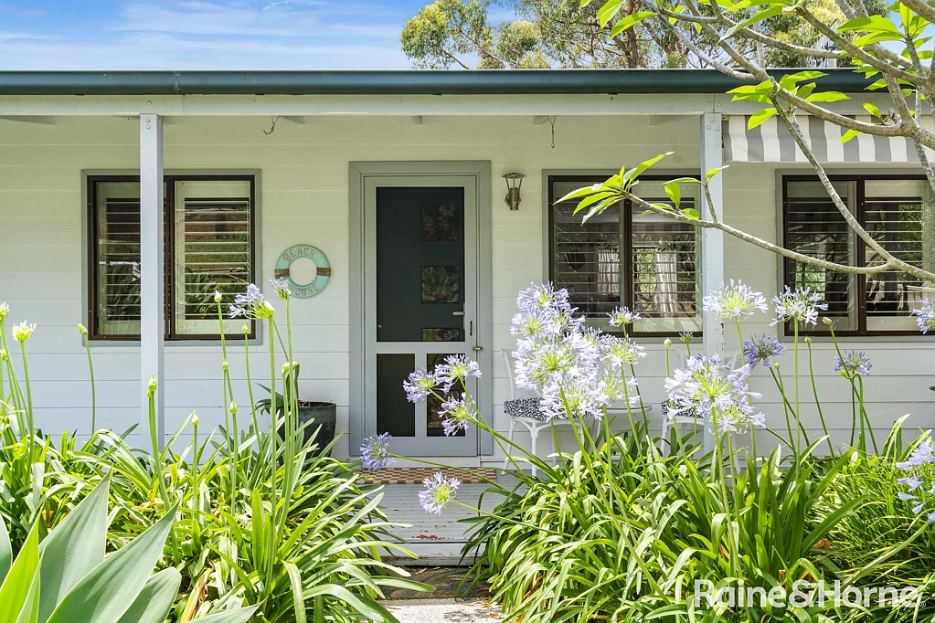 30 Treetops Crescent, Mollymook Beach, NSW 2539