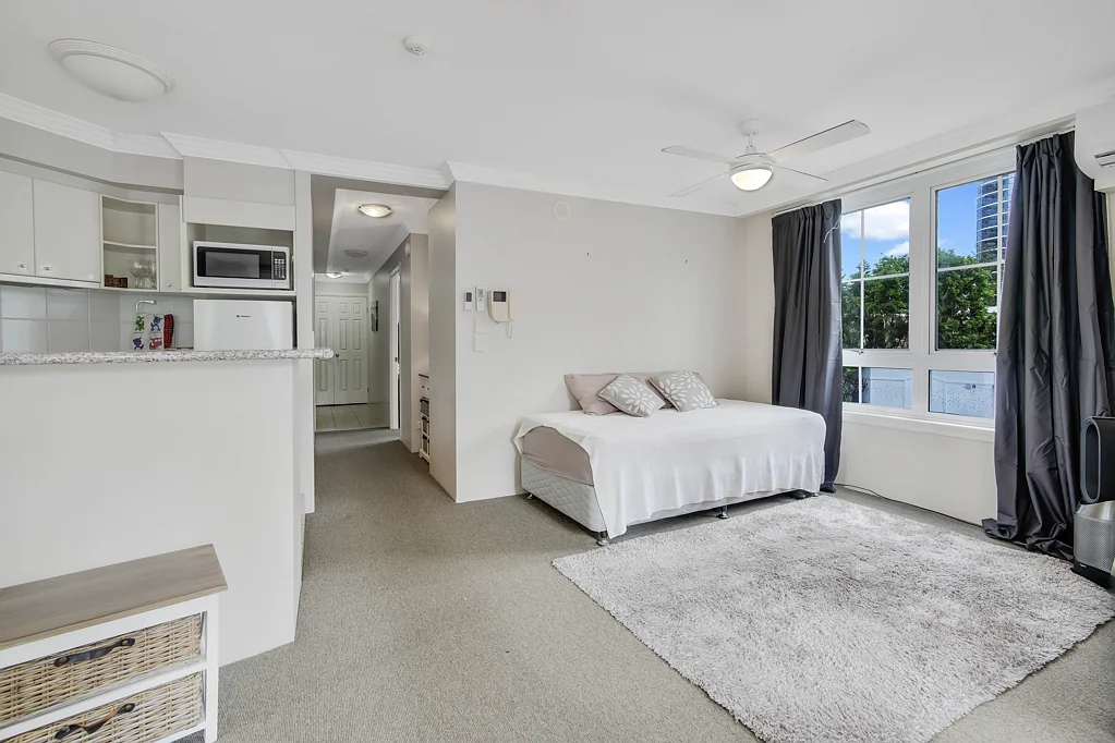 215/9-21 Beach Parade, Surfers Paradise, QLD 4217