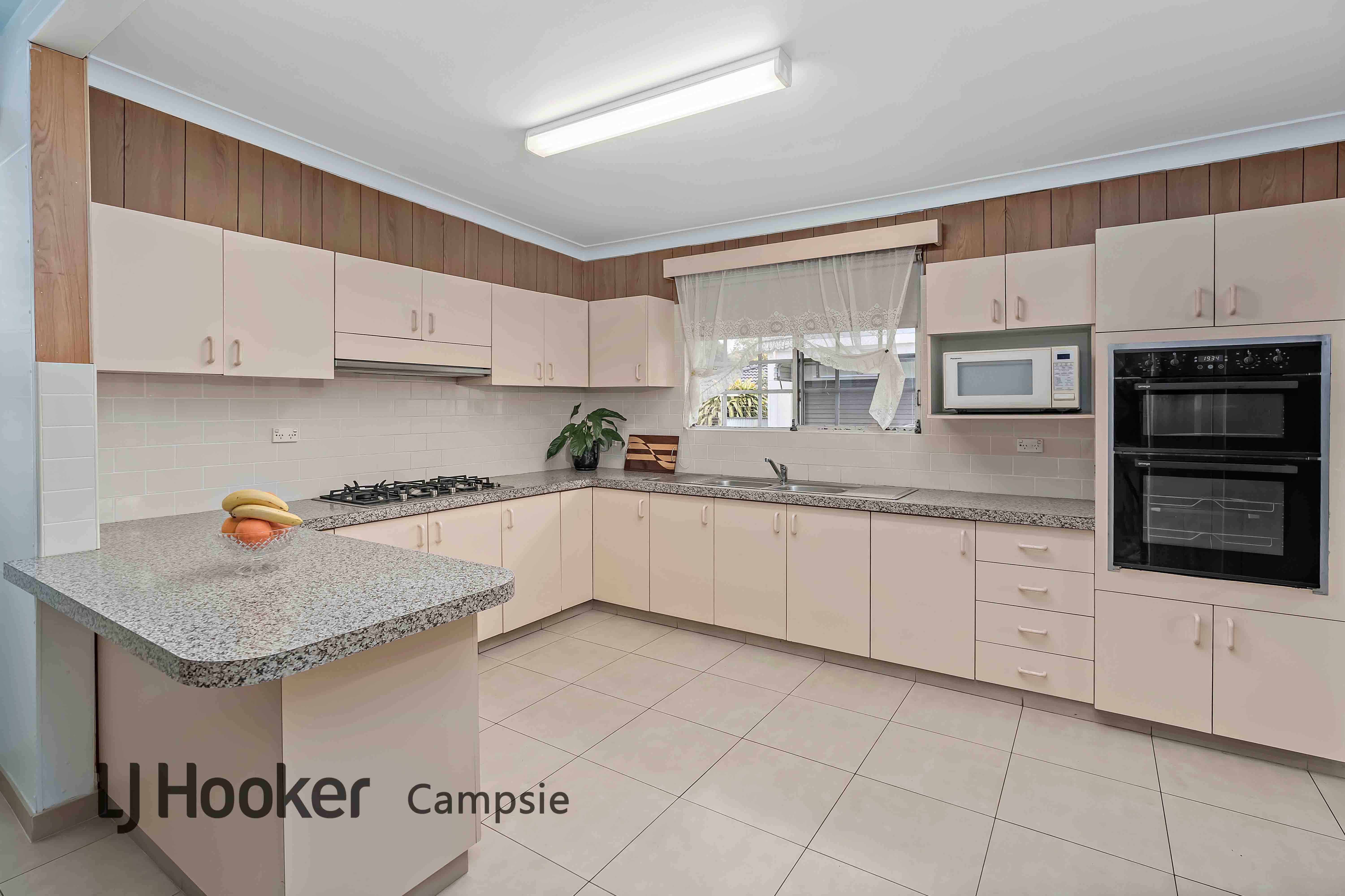 15 BELLOMBI ST, CAMPSIE NSW 2194, 0 chambres, 0 salles de bain, House