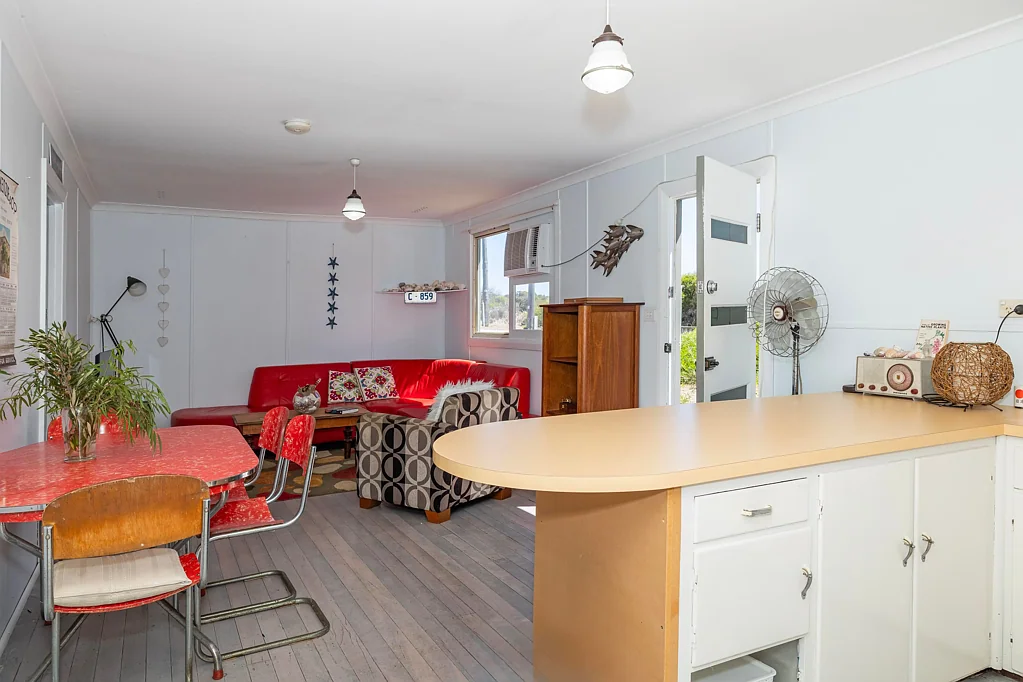 2 Read Street, Green Head, WA 6514