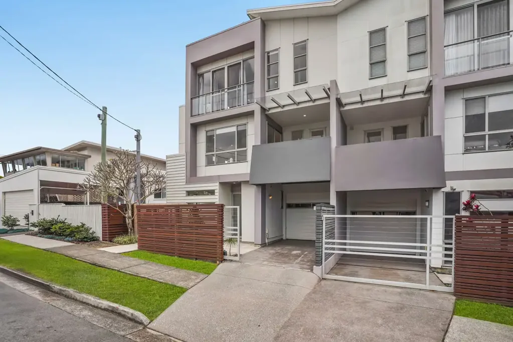 Burleigh Heads 3कमरा 200m to Beach - Stylish Living, Enviable Lifestyle Location