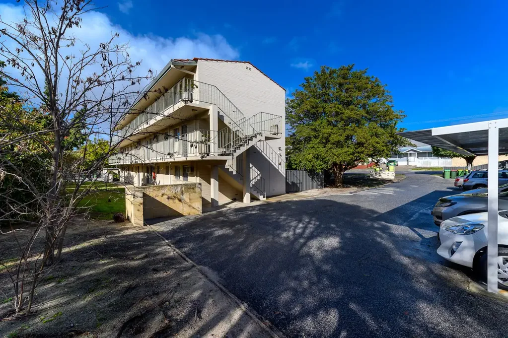 Maylands 1 Bedroom Top Floor End Apartment