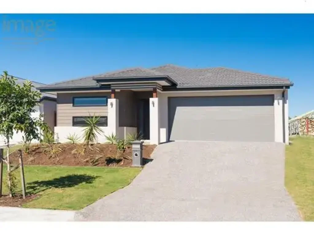 FANTASTIC 4 BEDROOM 2 BATHROOM HOUSE AVAILABLE IN SOUGHT AFTER ESTATE!