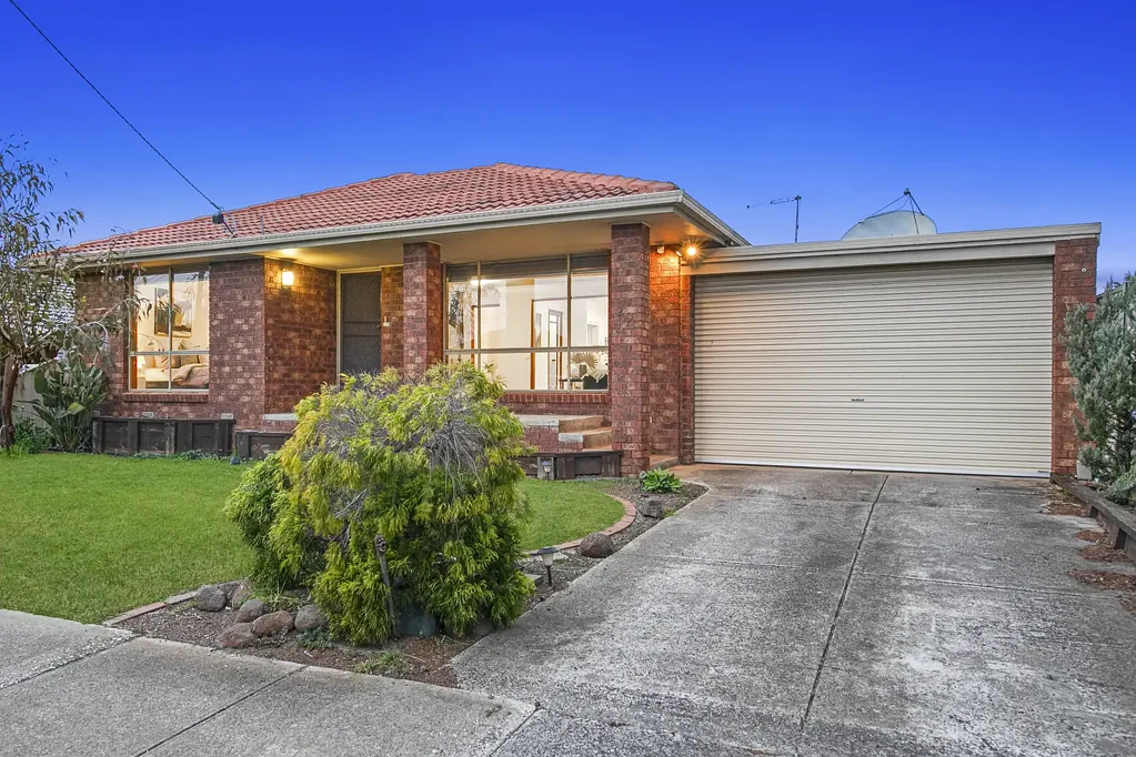 Altona Meadows 3chambre Space, Comfort And An Altona Green Address