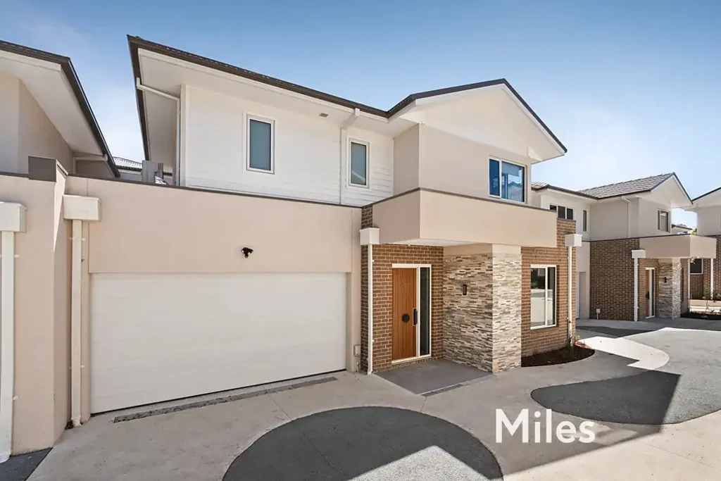 STYLE AND ELEGANCE IN THE HEART OF IVANHOE!