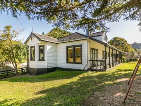 Puhoi 4部屋 Home & Income on 85 Acres, Subdivision Approved