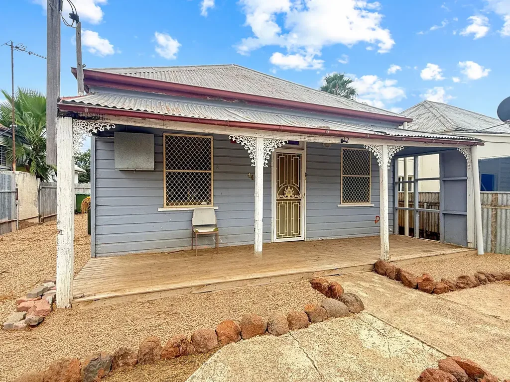 Gunnedah 3 Slaapkamer Renovator’s Opportunity | Central Gunnedah Miner’s Cottage
