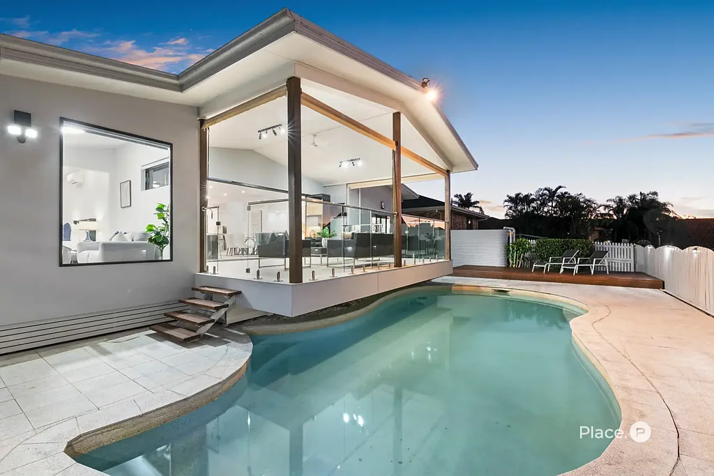 Sunnybank Hills 4 Bedroom Modern Four-Bedroom Family Home With Swimming Pool And Intelligent Layout