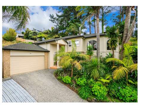 Browns Bay 4 Bedroom Fab family home in double school zone.