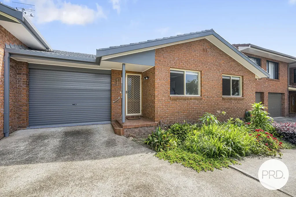Laurieton 2 Bedroom Low-Maintenance Living Convenient to Town