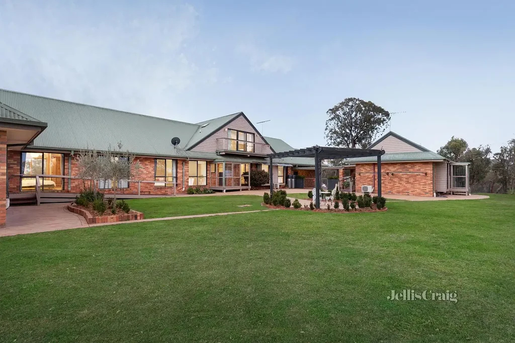 Hurstbridge 10房 19英亩私享天地 多代居所典范 壮丽山城景观 精致新厨奢配 独立套房灵活 Grand Scale Lifestyle Opportunity on 19 Tranquil Acres
