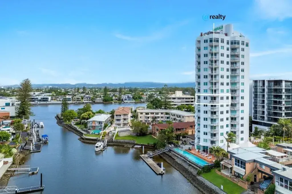 Surfers Paradise 2침실 Waterfront riverside residence with soaring 270 degree views, and  2 car spots!