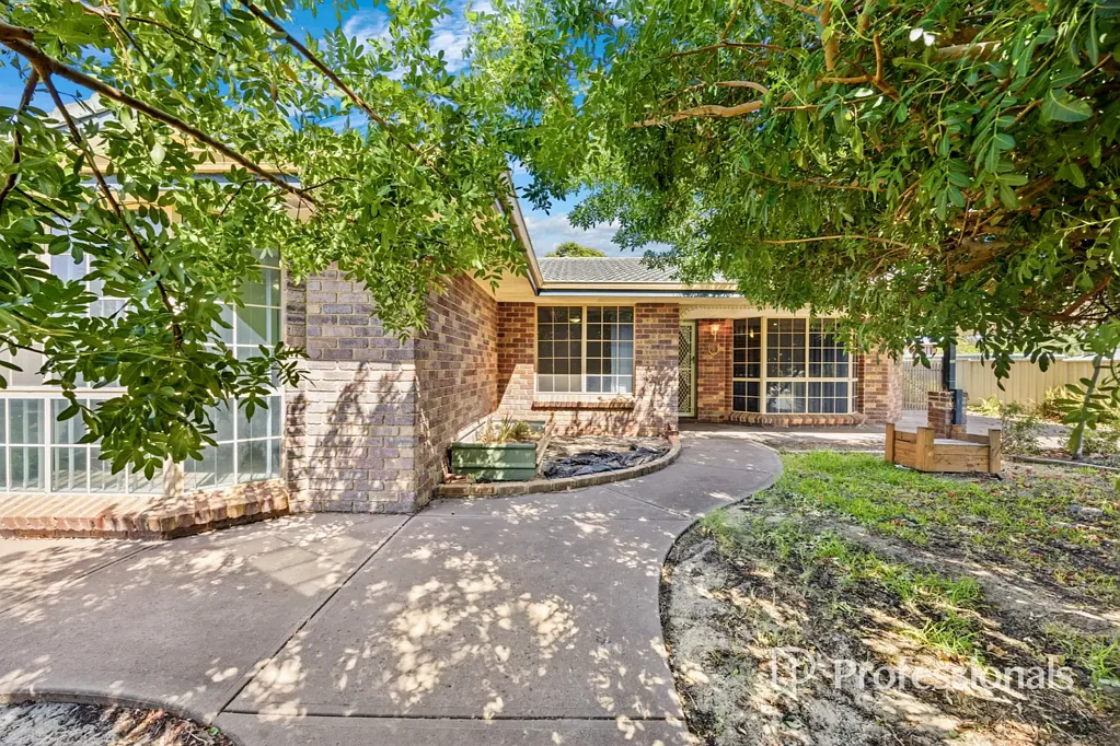 64 Wakefield Crescent, Australind, WA 6233