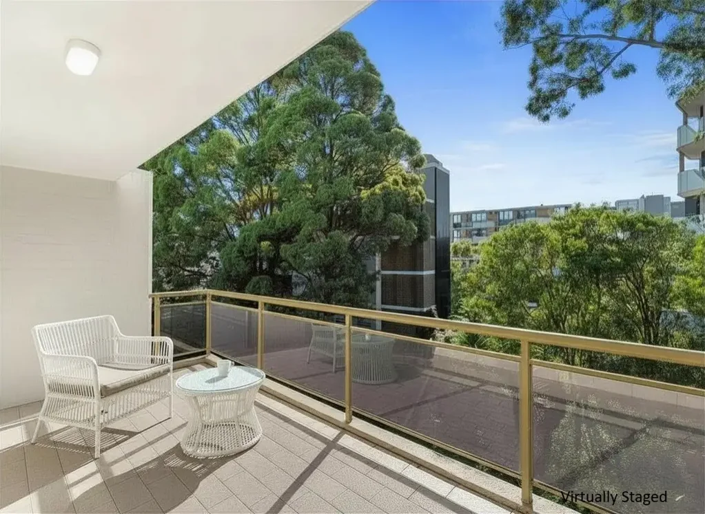 Top Floor Apartment in the Heart of Miranda