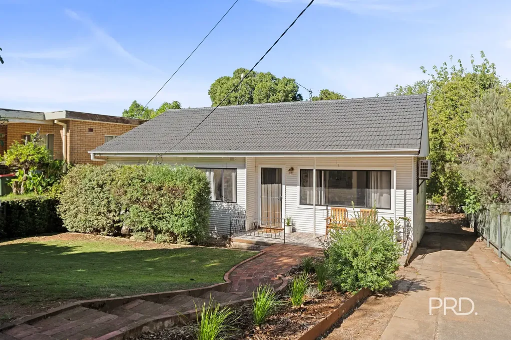 59 Warrawong Street, Kooringal, NSW 2650