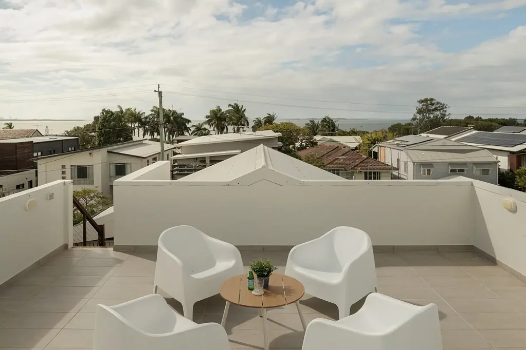 Wynnum 4Moenga Wynnum Manly Terraces Lifestyle - The Family Entertainer!