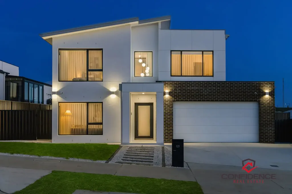 Whitlam 5房  A Grand Family Home with Views, Space & Luxury Finishes