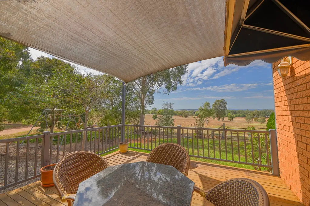 Parkes 4침실 Your Peaceful Retreat with Room to Grow