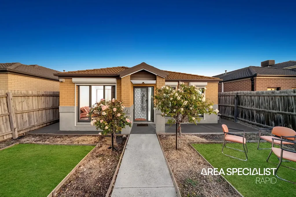 Hampton Park 3Phòng ngủ Spacious and Secure Family Home in Prime Location!