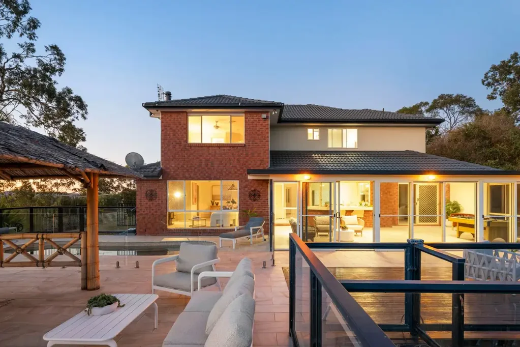 Worongary 4房  Hinterland Views, Acreage & an Entertainer�s Dream