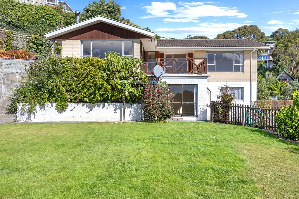 Mount Pleasant Home With Spectacular Views For a 6 Month Tenancy!