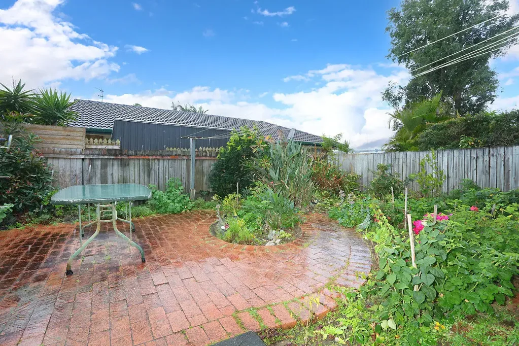 Coombabah 2 Slaapkamer Well‑Kept Villa in the Sought‑After Prouds Landing Estate Priced to Sell Fast