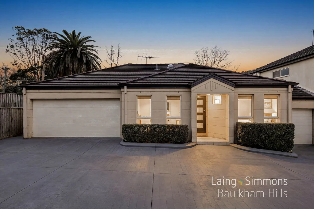 Baulkham Hills 3房 罕见单层别墅，仅一墙之隔，宽敞起居区和巨大后院——产权面积286平方米！ Rare, Single-Level Villa with One Common Wall, Spacious Living Area and Huge Backyard - 281sqm on Title!