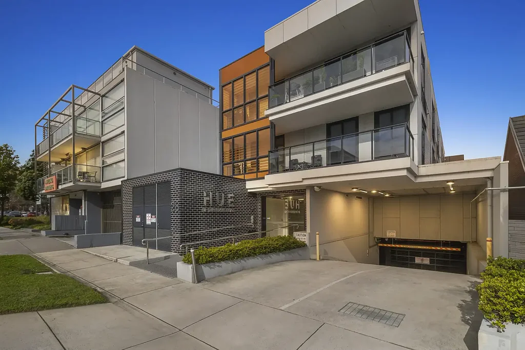 Hughesdale 2房 阳光充足、安全宽敞，步行可达便利位置 Sunny, Secure & Spacious in Walkable Location