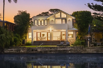 North Narrabeen 5房 湖畔奢居 632sqm临水 开放式设计 自然采光充沛 室内外流动流畅 湖景私享 水上天堂 水岸生活典范 Lakefront Luxury Meets Coastal Charm