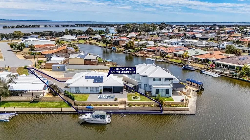 South Yunderup 3ਬੈੱਡਰੂਮ Ultra-Modern Waterfront Luxury – Presents Like New!