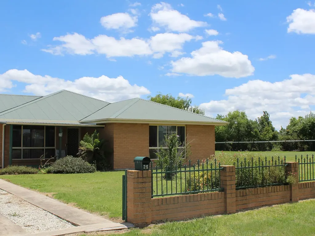 Deepwater 3房  WELL PRESENTED 3 BEDROOM BRICK HOME