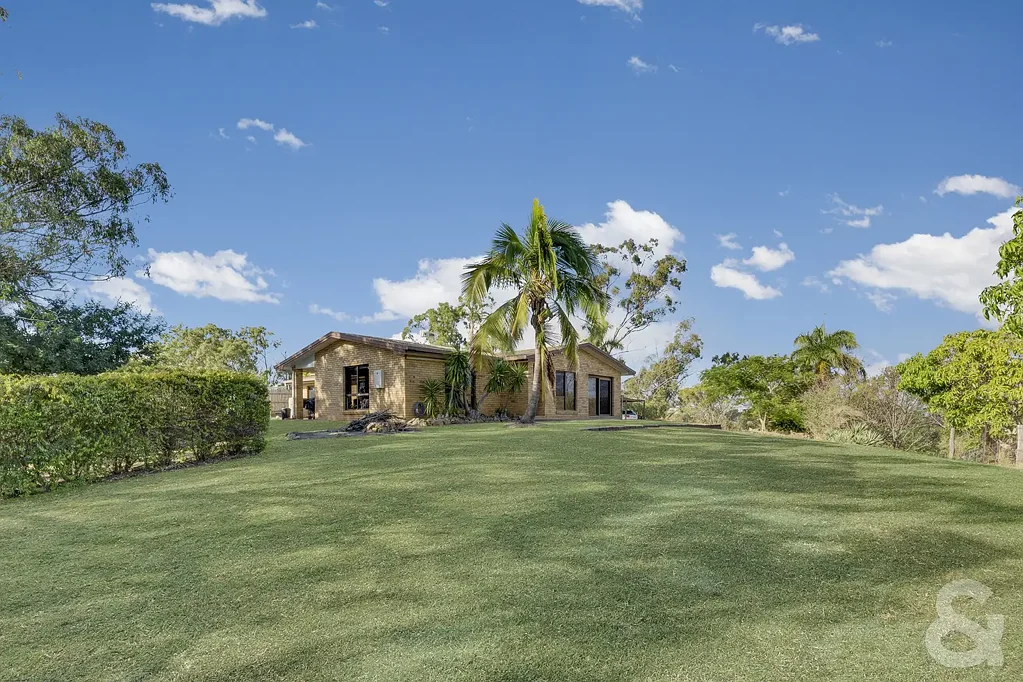 Mount Larcom 4침실 Panoramic Views, Modern Comfort & Country Living on Over an Acre