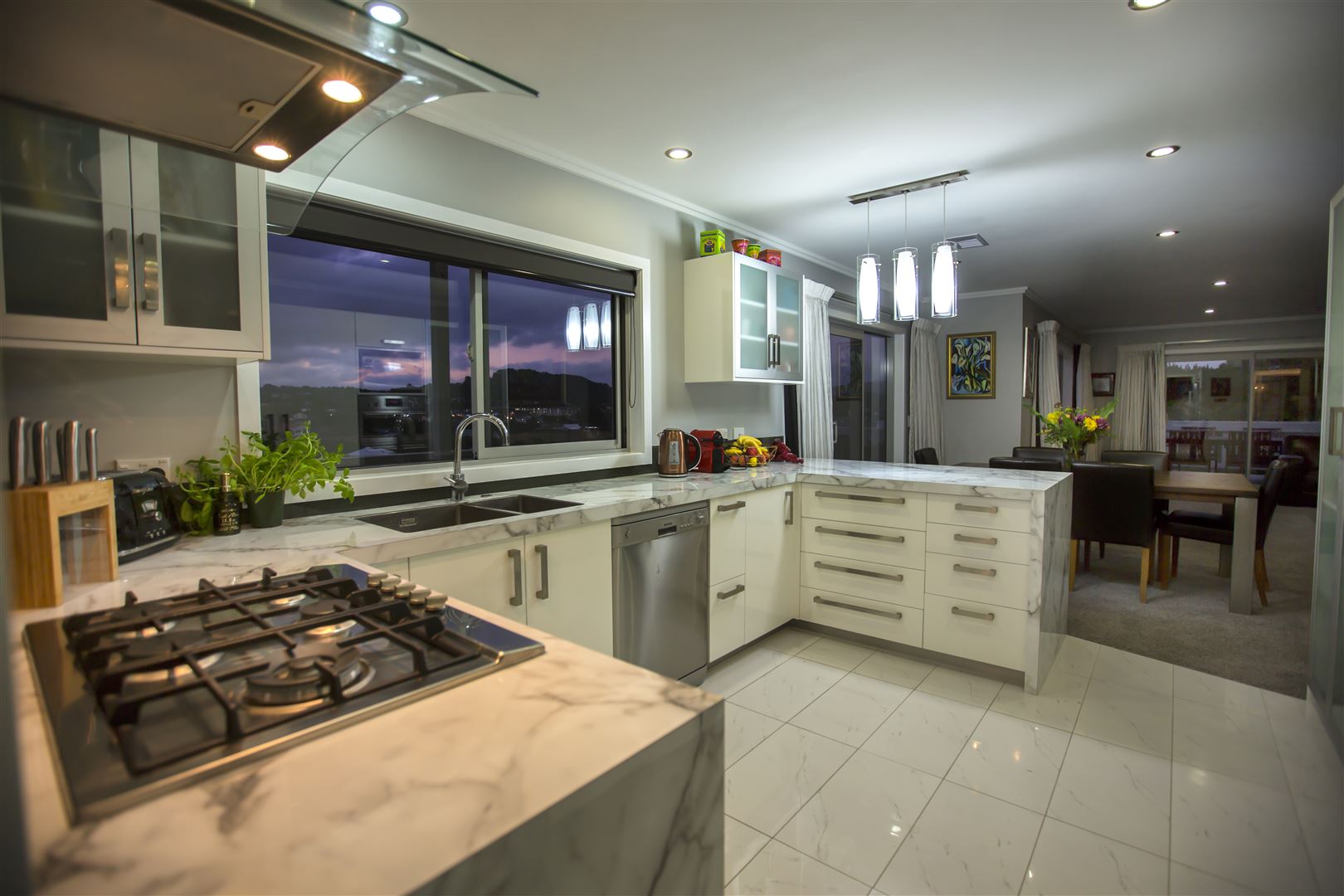 18 Bluejacket Place, Whitby, Porirua, 4 Kuwarto, 3 Banyo