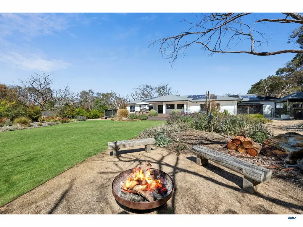 Torquay 4房  Private Acre Oasis Maximising the North Aspect