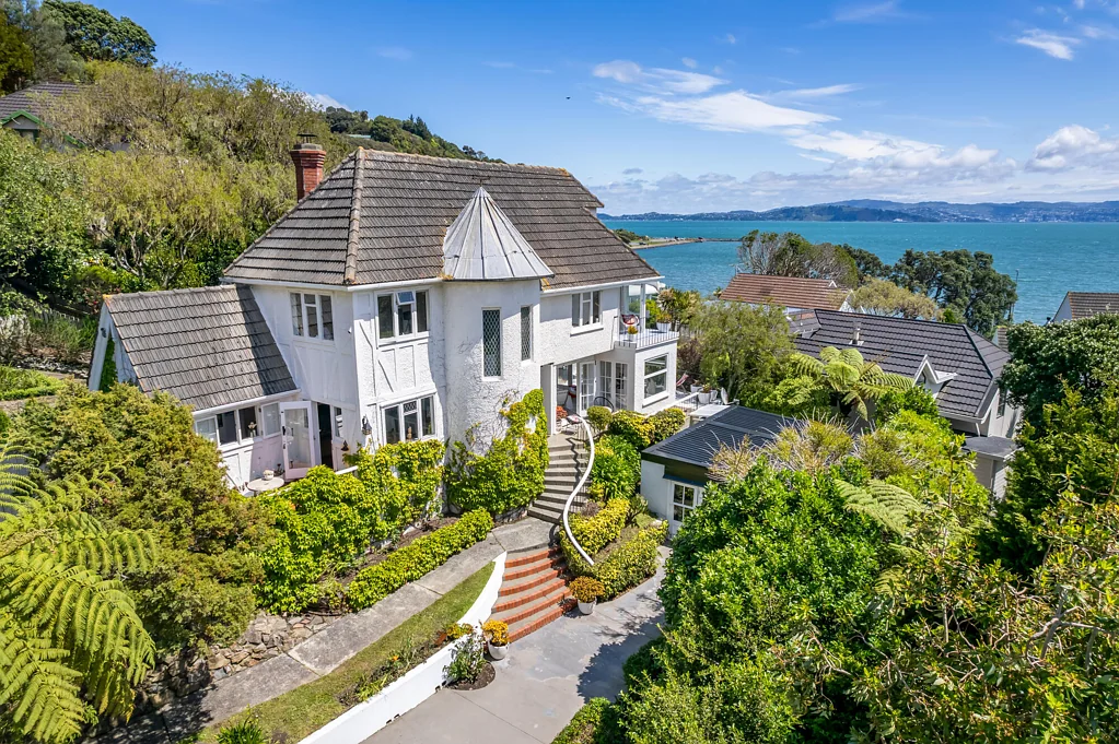 Eastbourne 5ห้องนอน Sunlit Family Haven