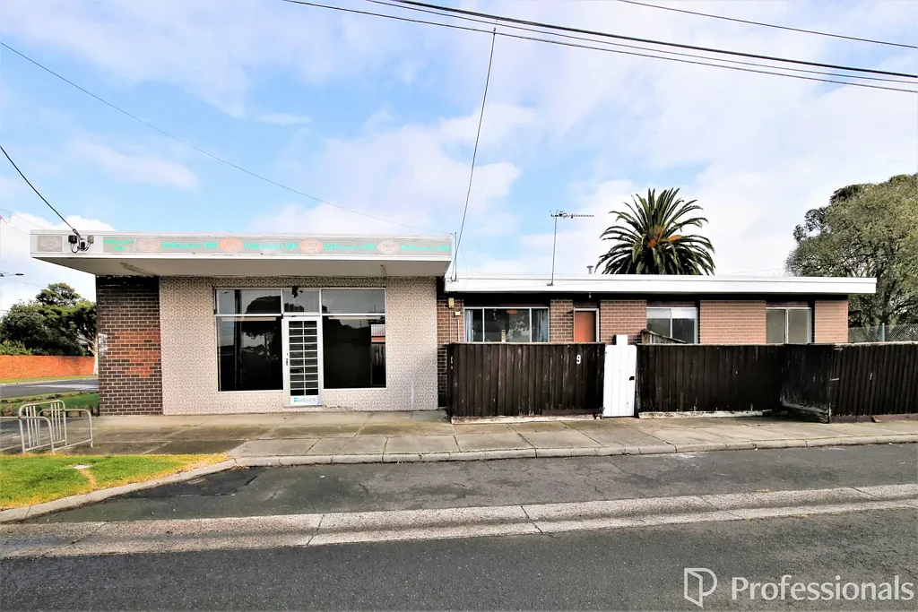 Versatile 3 Bedroom Home with Endless Potential! Ideal 3-Bedroom residence & Home-Based Businesses