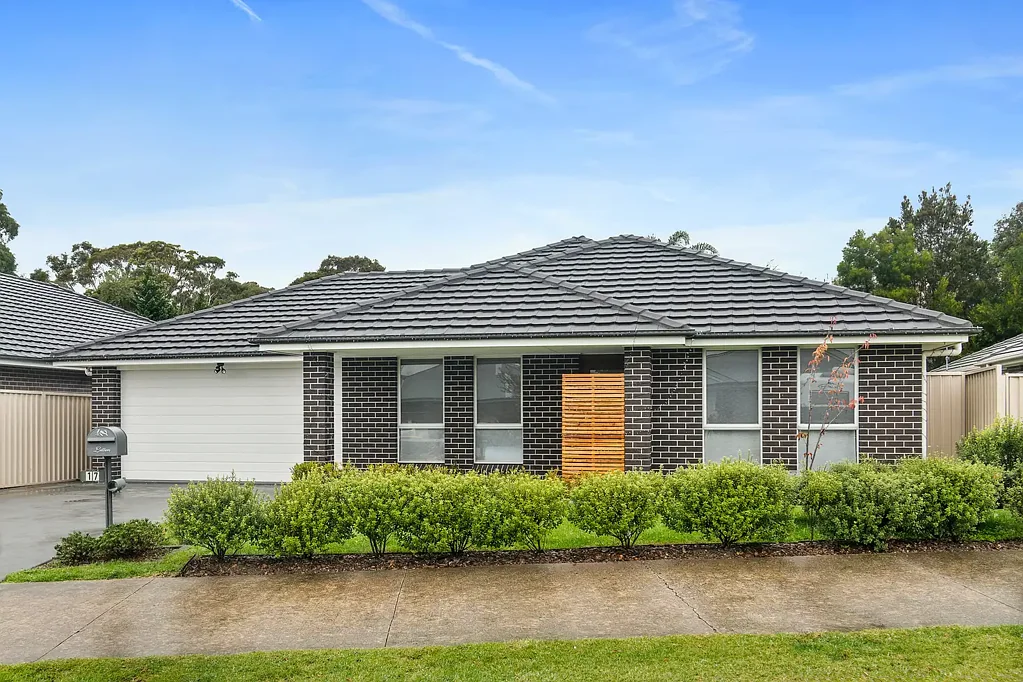 Braemar 5 Bedroom Modern Family Living