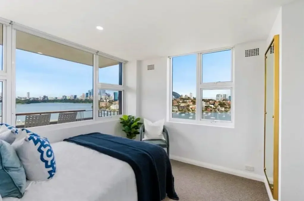 Elegant Furnished Apartment with Stunning Harbour Views
