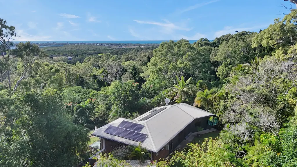 Sarina Beach 4 Slaapkamer Acreage. Ocean Views. Sheds. Pool. Beachside Lifestyle-35 Minutes from Mackay