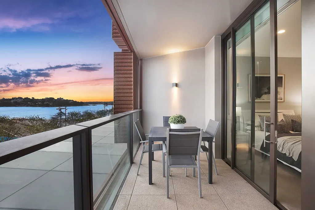 Barangaroo 1房 视野主导 Darling Harbour 开放式生活 精致装修 主卧景观 现代厨房 邻近公园 交通便捷 Luxury Waterfront Apartment at Barangaroo