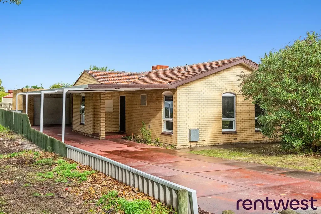 FAMILY HOME ADJACENT TO OPEN PARKLAND