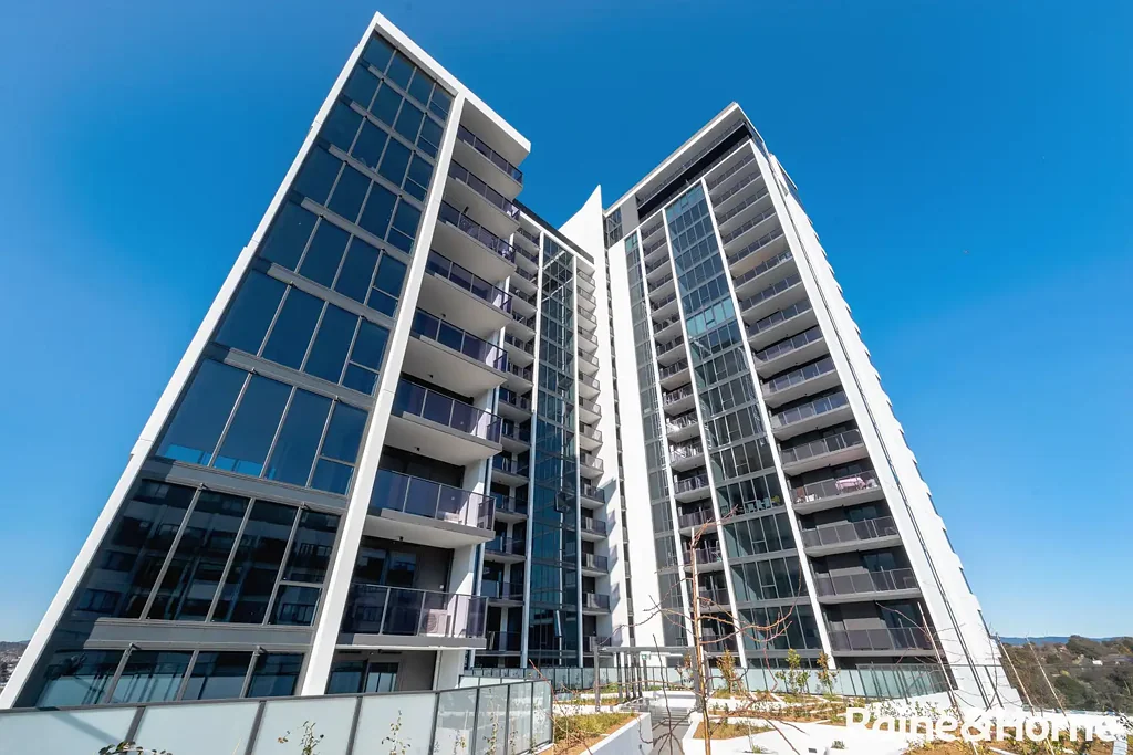 Phillip 2બેડરૂમ Available Now. Vacant possession. Move in Ready. Located in the heart of Woden