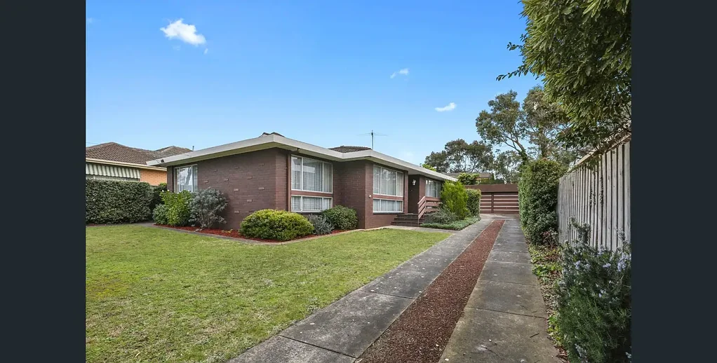 Contemporary Comfort with Elevated Living in a Sought‑After Highton Pocket