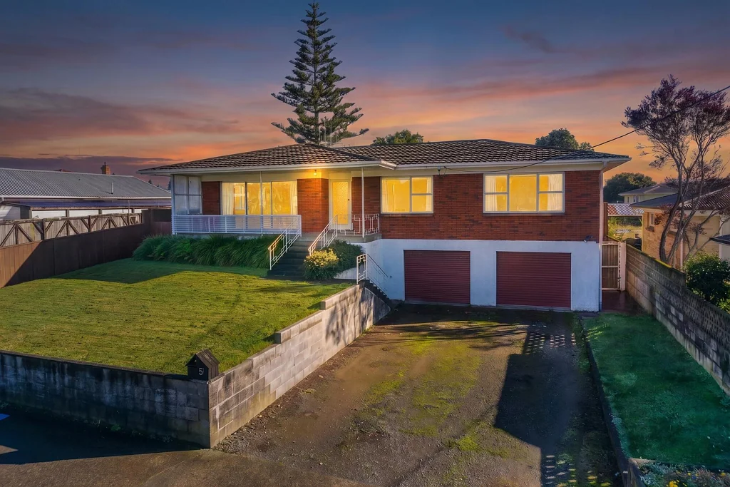 Te Awamutu 3ห้องนอน Solid, central and ready to enjoy