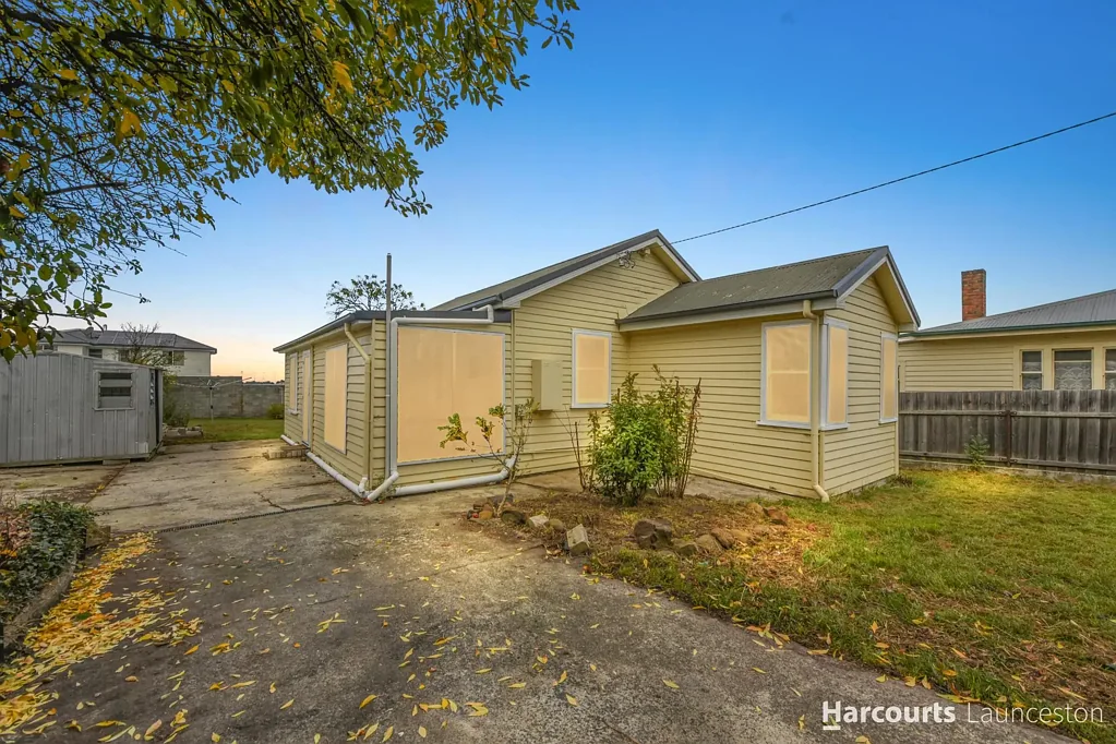 Newnham 4房  Character Home with Development Potential