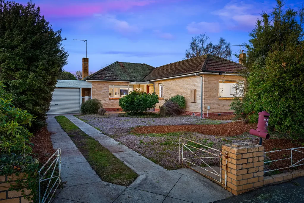 16 Muir Crescent, Newington, VIC 3350