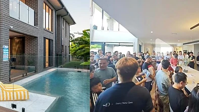 血拼！200人挤爆拍卖场，澳洲“风水豪宅”创纪录成交！华人中介：现场一度失控！